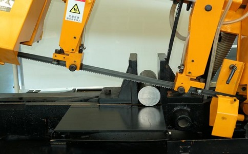 昭化数控带锯床自动送料精度会出现偏差吗？